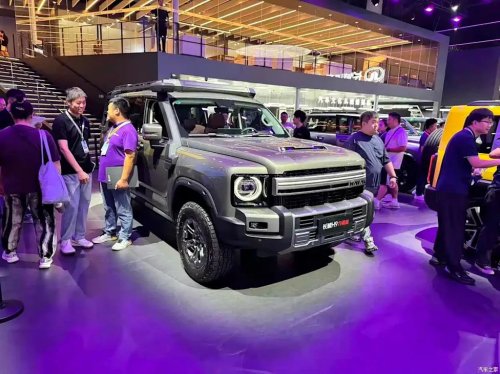 China Is Building Land Cruiser and Defender Lookalikes With Insane Specs