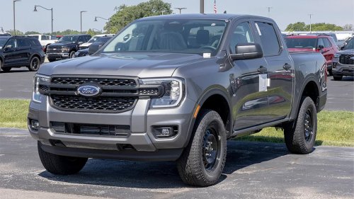 Ford, Ford issues recall for 11,000 pickups over blank screen, rearview camera risk