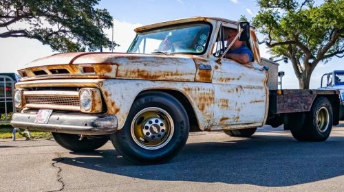 Ford, Chevy, Ford 300 Vs. Chevy 292: How Do These Legendary Inline-6 Engines Compare?
