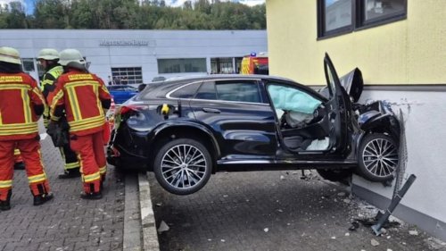 15 Photos Where Someone Has a Very Pricey Problem