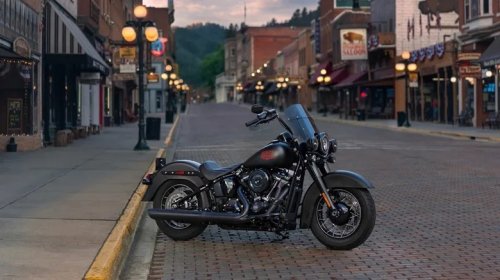 Harley-Davidson's New 'Stripped-Down' Deadwood Is An $18,000 Tourer With No Bags