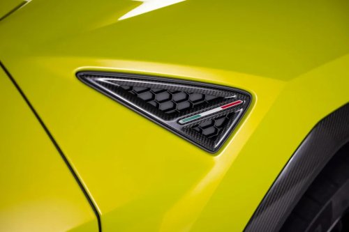 View Exterior Photos of the 2027 Lamborghini Urus SE Performante