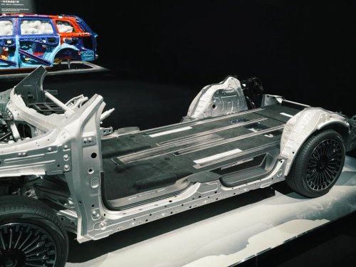 Xiaomi’s New Electric SUV Has A Freeform Cabin That Fits A Bed and Fridge
