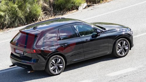 Volvo, Volvo XC60, BMW, BMW X3, Volvo XC60 Hybrid Spied With 124-Mile EV Range To Challenge BMW X3