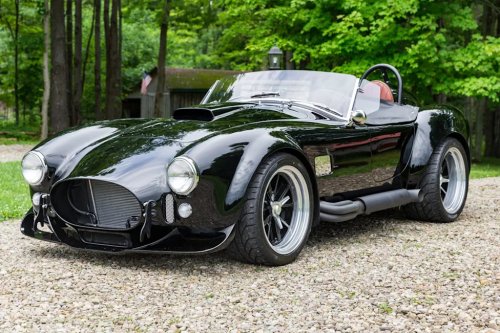 This 580-HP Superformance Cobra Came From The Shop That Built The World's Fastest Cobra