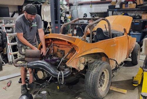 YouTubers Put a Screaming 670cc 2-Stroke Engine Into a Volkswagen Baja Bug