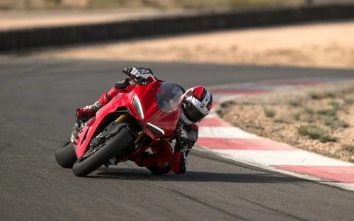 Ducati’s New Panigale V2 S Isn’t the Same Beast