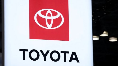 Toyota recalls 508,000 Camrys over blank dashboard display
