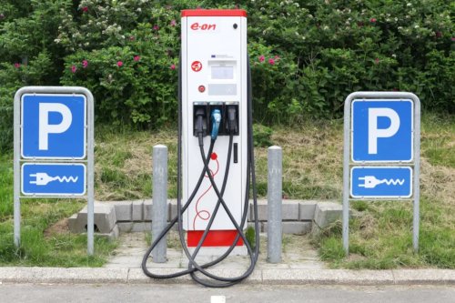 E.ON Next cuts UK overnight EV charging rate to 9 cents per kWh, lowest among major suppliers