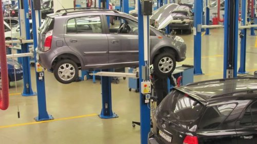 Tire Changing AI Robot Sparks Fears Over Blue-Collar Jobs