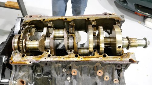 RAM, Something Went Very Wrong Inside This 2-Year-Old Ram’s 6.4L Hemi