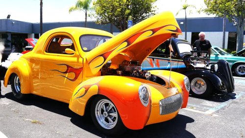 Gassers Gather at the Lions Automobilia Foundation