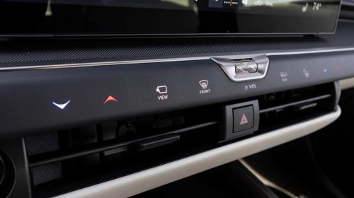 Tested: The Lexus ES 350h Hybrid Wonders What the Big Hurry Is