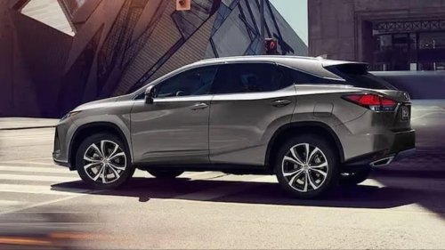 Lexus, Woman Had a Shock When She Found Her Lexus Door Was Full of Water
