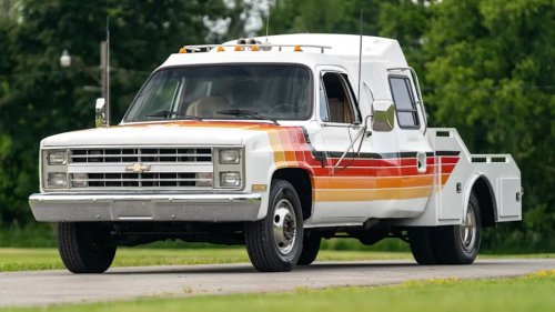 Chevrolet, We Used To Be a Country: This 1988 Chevrolet Hot Shot Hauler Is a Bygone Beauty You Can Buy