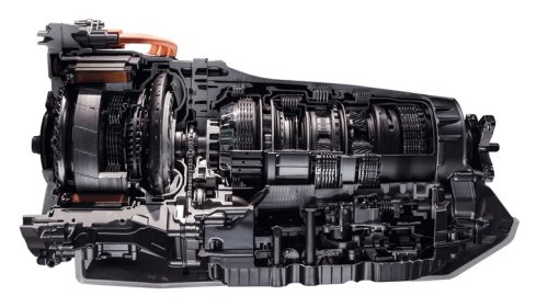 Here's Why Manual And Automatic Transmission Fluid Aren't Interchangeable