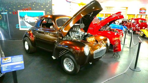 Gassers Gather at the Lions Automobilia Foundation