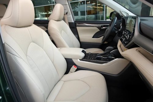 Toyota, I Drove the 2026 Toyota Highlander. Should You Get One Before It Turns Electric?