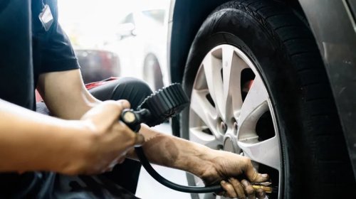 What Are The Warning Signs Of A Tire Blowout? Here's What To Look For