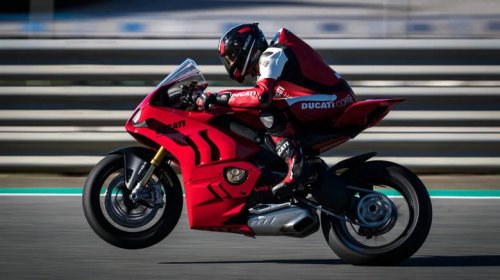 5 Motorcycles Faster Than Honda's CBR1100XX, Once The Fastest Factory Bike Ever Built