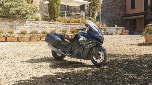 BMW’s Motorcycle Updates Are Mostly Paint. But Its Superbike Got Some Cheat Codes