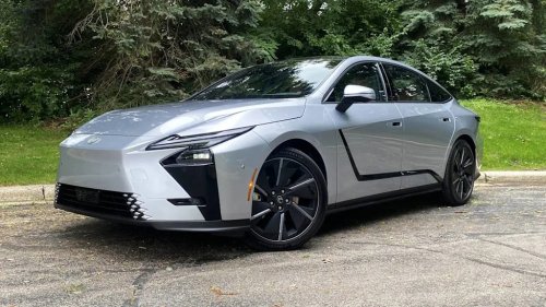 The 2026 Lexus ES 500e is Better Than the Hybrid, and I Don’t Even Like EVs