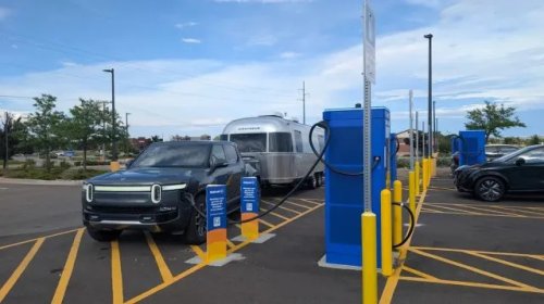 Rivian, Colorado Rivian owner tows 25-foot Airstream to 12,200 feet with one fast-charge stop