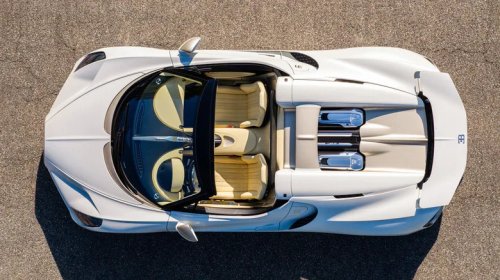 Bugatti, Bugatti's Final W16 Mistral Has Paint Called 'Sparkle' And A Falcon Head Sculpture In The Shifter