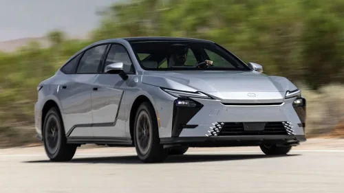 Lexus, Lexus IS, Lexus ES, Tested: The Lexus ES 350h Hybrid Wonders What the Big Hurry Is