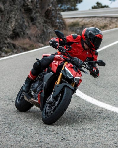 Test Driving Ducati’s Powerful 2026 Streetfighter V2