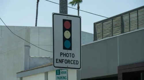These 15 States Don't Have Red Light Cameras, Here's Why