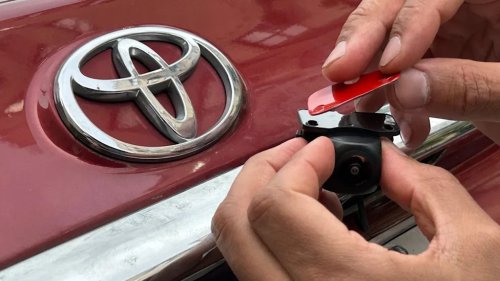 This Apple CarPlay Screen Gave a Classic Camry a Modern Tech Makeover
