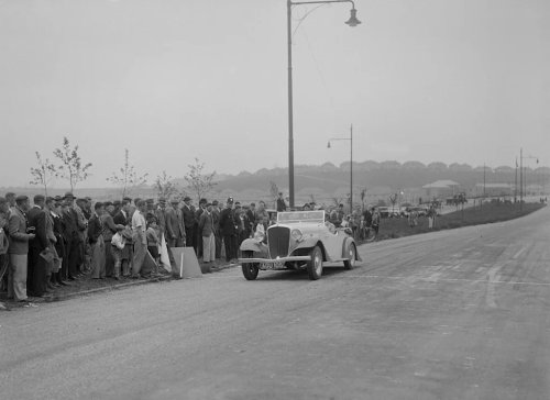 4 Notorious Gangster Cars Throughout History