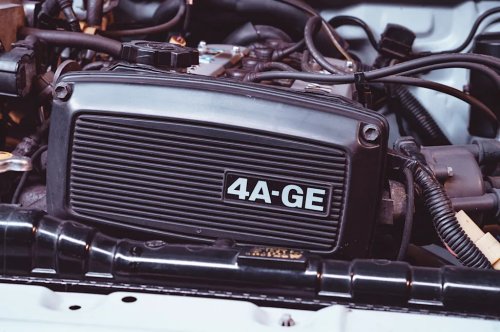 Toyota Corolla AE86: thunder &amp; lightning