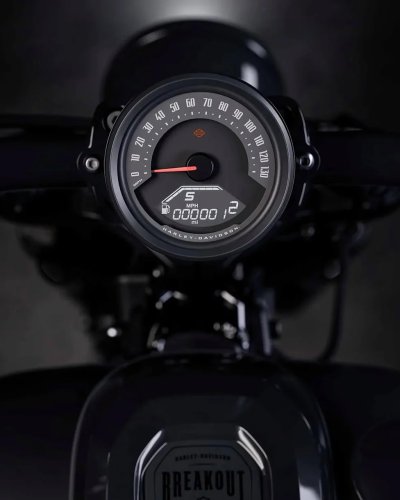 Harley-Davidson’s Most Chopper-Like Cruiser Gets a Rare Blacked-Out Uplift