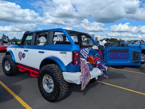 Ford, Ford Bronco, The 17for17 Tour: Meet the Custom Buffalo Bills Ford Bronco Built to Give Back