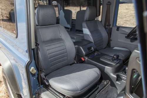 Kim Basinger’s Defender 90 Stalled at $91,000. The Market Priced the Paint, Not the Provenance.