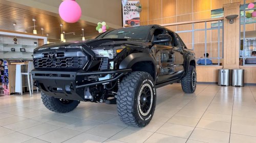 Toyota, Toyota Tacoma, 2026 Toyota Tacoma in ‘Back to the Future’ Get-Up Looks Pretty McFly