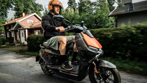 This Cheap Electric Scooter Has ABS, Traction Control, Blind-Spot Monitoring, And GPS