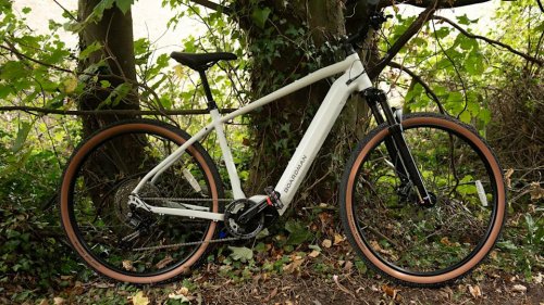I tested Boardman’s powerful electric hybrid and its 85Nm motor makes molehills out of mountains