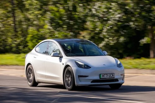 Tesla on FSD makes stressful cliffside reverse on Slovenia mountain road to let traffic pass