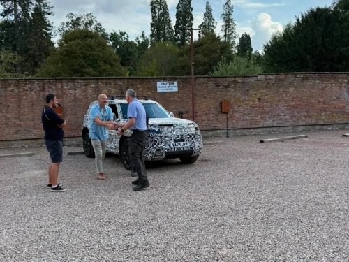 Close-Up Spy Shots Show the Electric Land Rover Defender Testing Off-Road