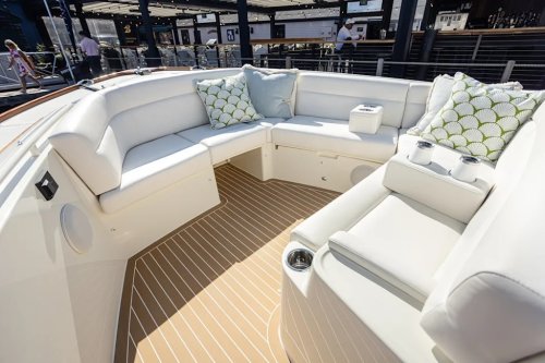 Hinckley Picnic Boat 39 Reviewed