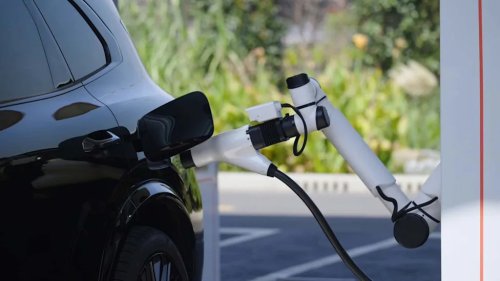 Geely's New Charging Tech Can Top Up An EV in Under 9 Minutes