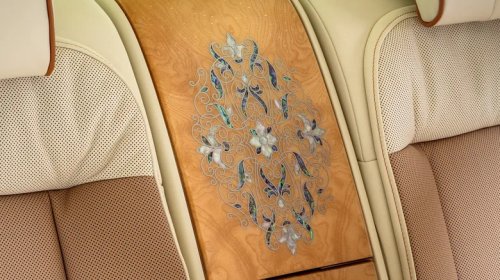 Rolls-Royce, This Rolls-Royce Phantom Has Hummingbird Art Made From Dozens Of Pieces Of Abalone Shell