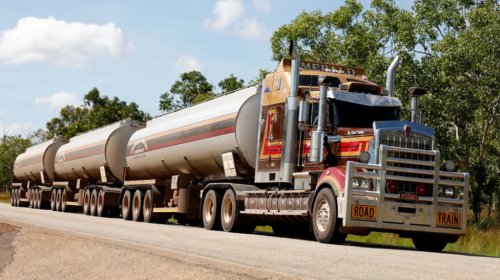 Australia's Longest Road Trains Dwarf American Semi Trucks (But They'd Never Work In The US)