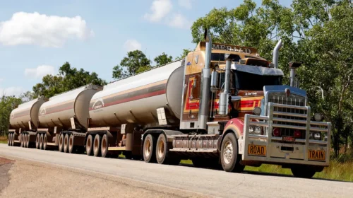 Australia's Longest Road Trains Dwarf American Semi Trucks (But They'd Never Work In The US)