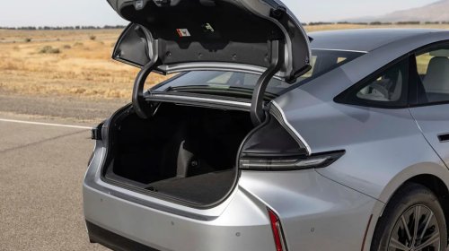 Tested: The Lexus ES 350h Hybrid Wonders What the Big Hurry Is