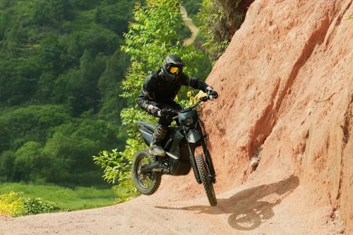 Qronge Brings High-Performance Electric Motorcycles to More Riders