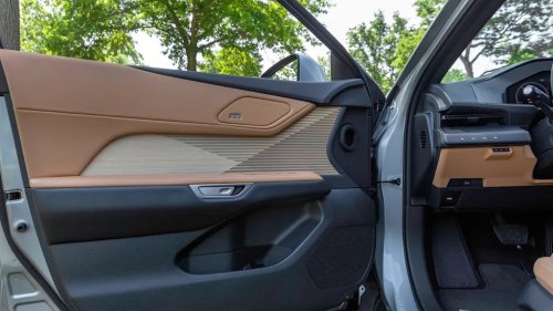 Tested: The Lexus ES500e Isn’t Built for Speed, Which Is Why We Love It